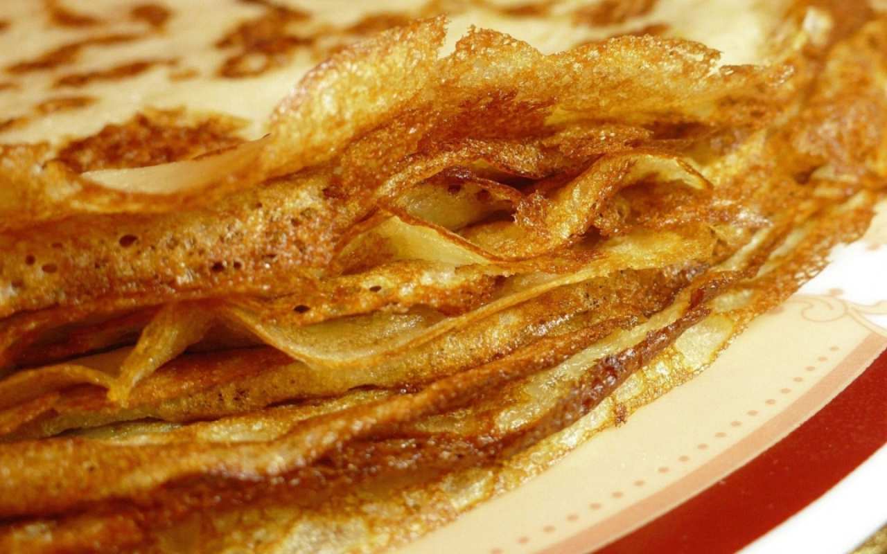 Открытка тарелка блинов  блины  С масленицей 