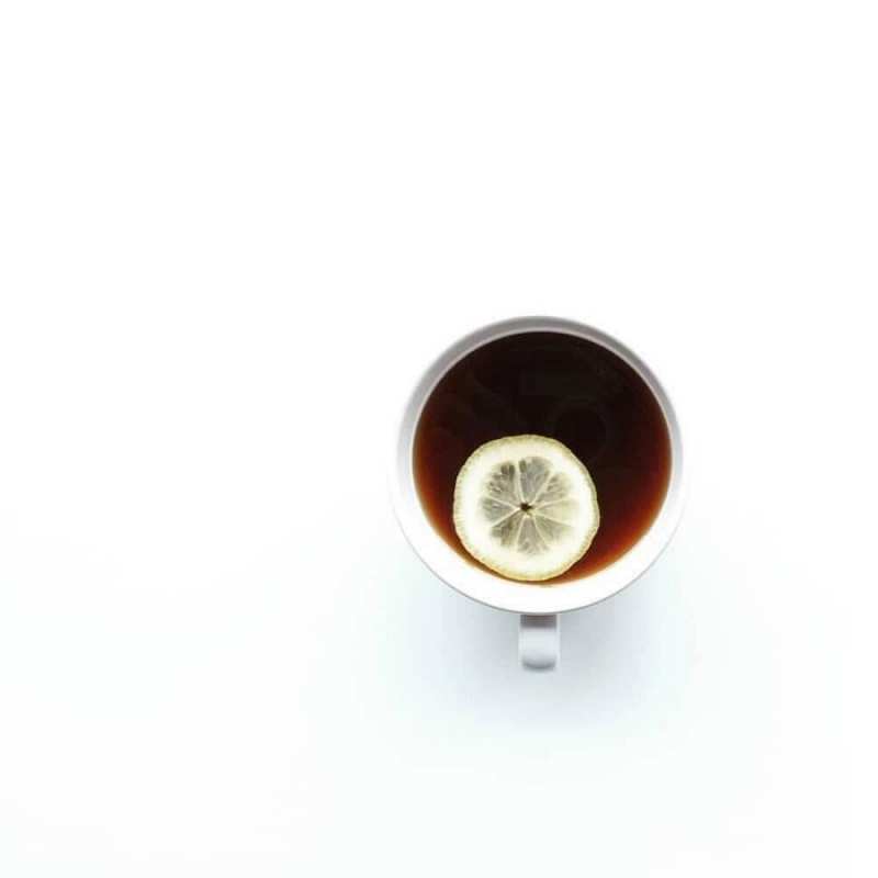 Открытка чай с лимоном на белом фоне  простая открытка  Выздоравливай 