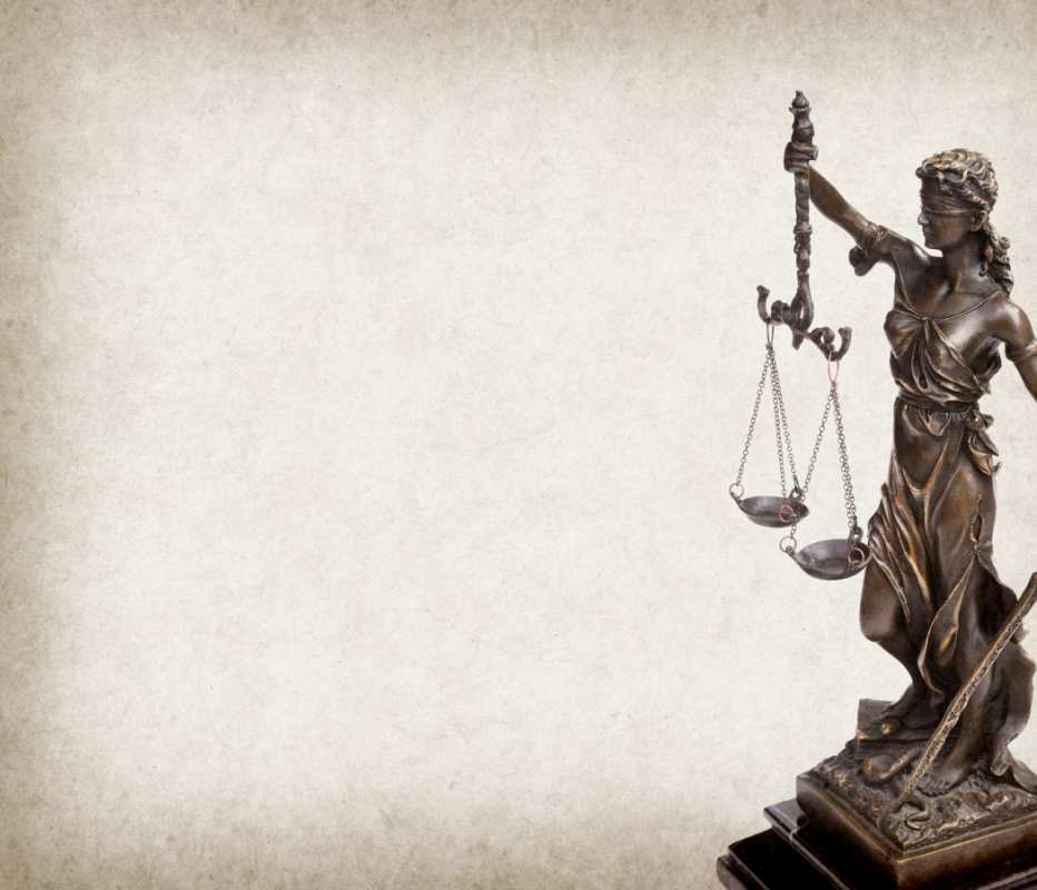 Открытка фемида с весами  с днем юриста  С днем юриста 