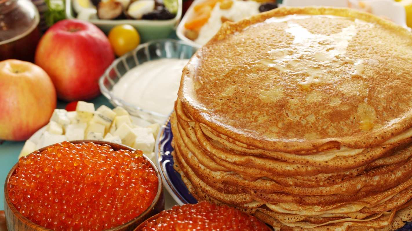 Открытка блины с разными начинками  блины  С масленицей 