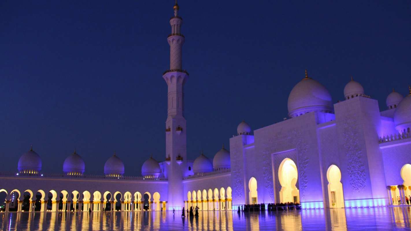 Открытка Огромная мечеть  мечеть  С курбан айтом 