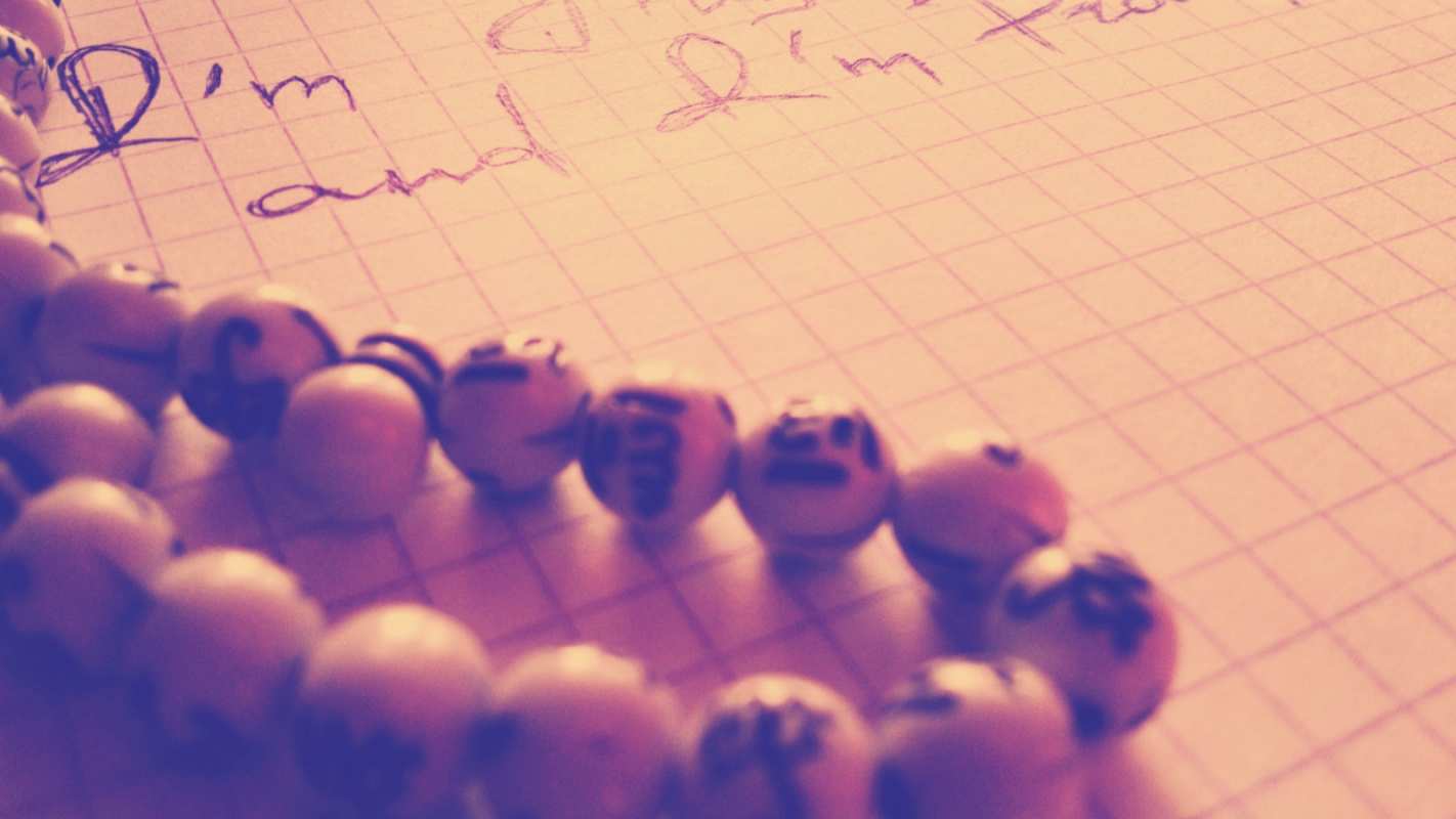 Открытка четки и бумага в клеточку  четки  С курбан айтом 