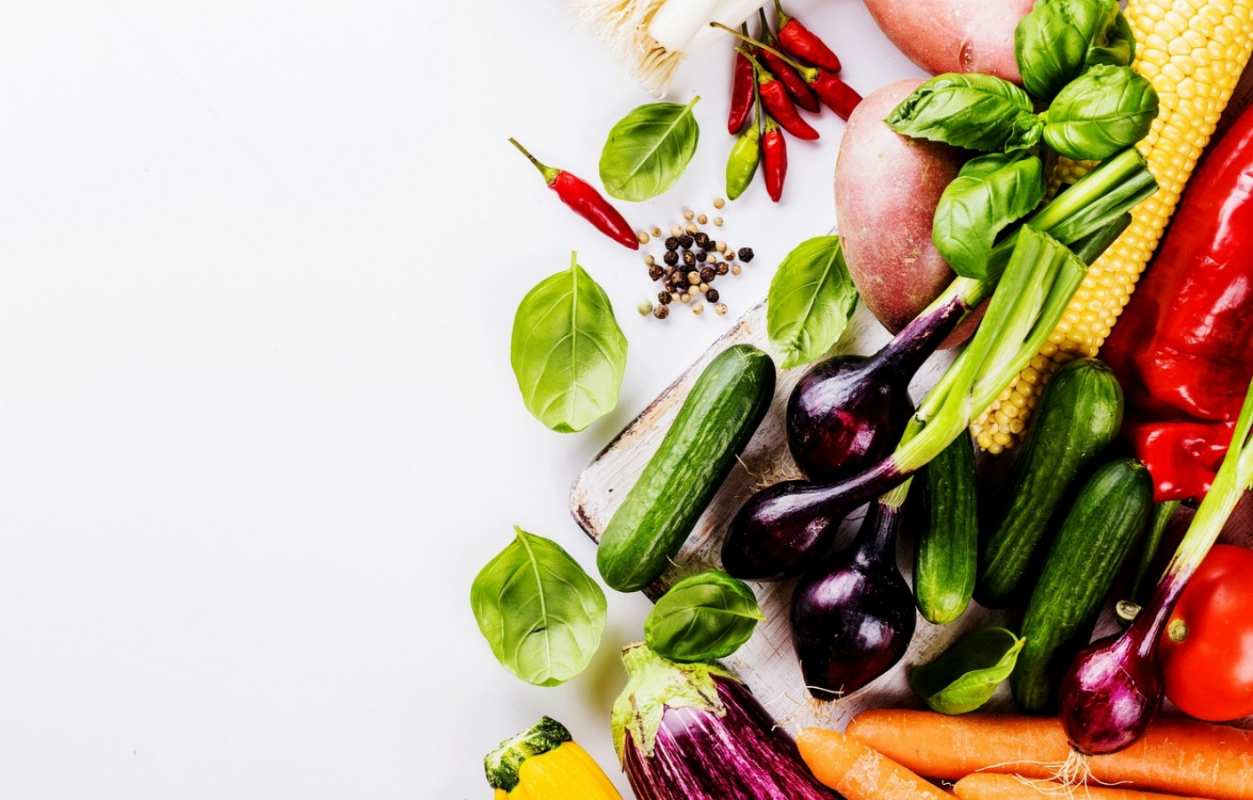 Открытка свежие овощи  день вегана  С днем вегана 