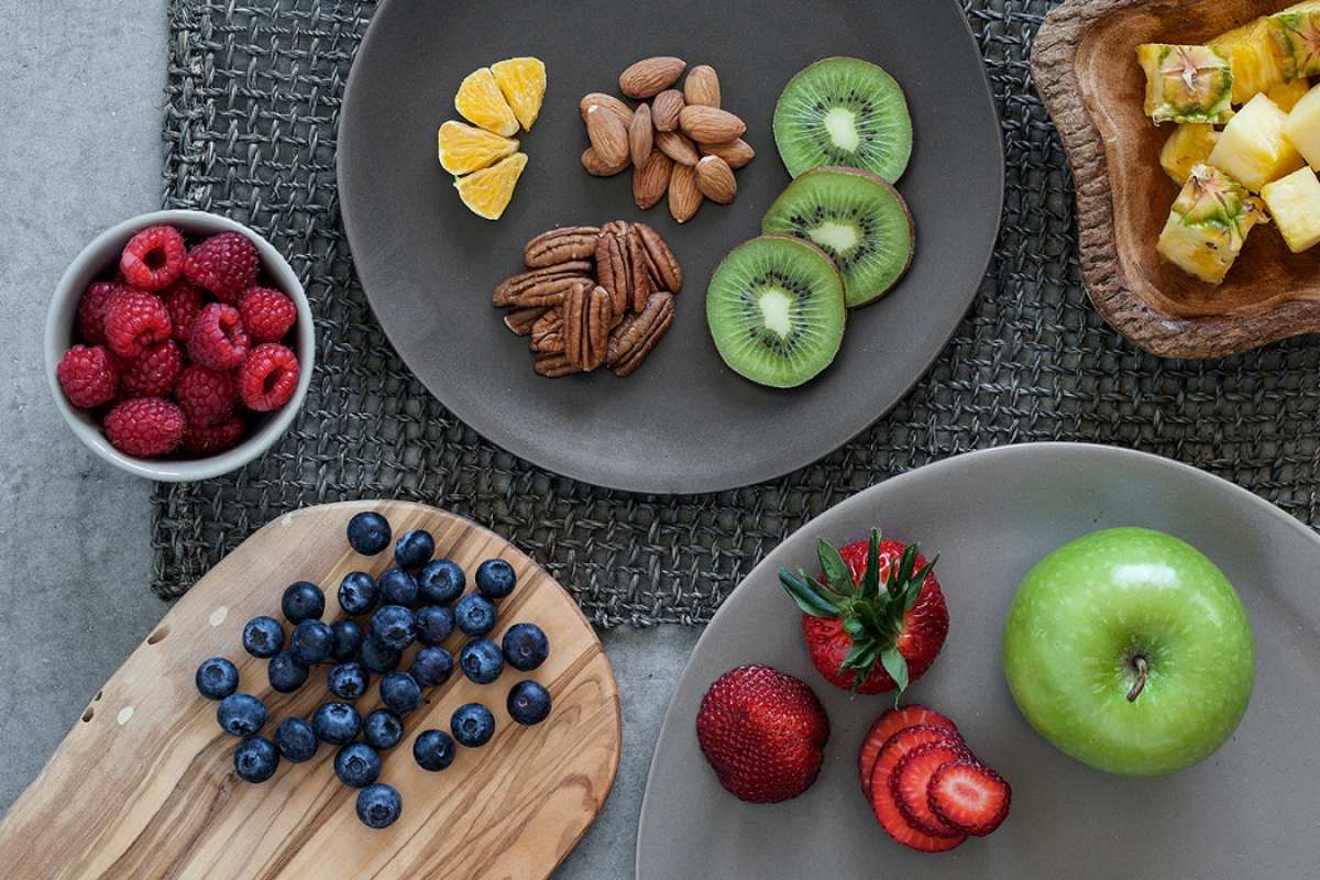 Открытка ягоды и фрукты  день вегана  С днем вегана 