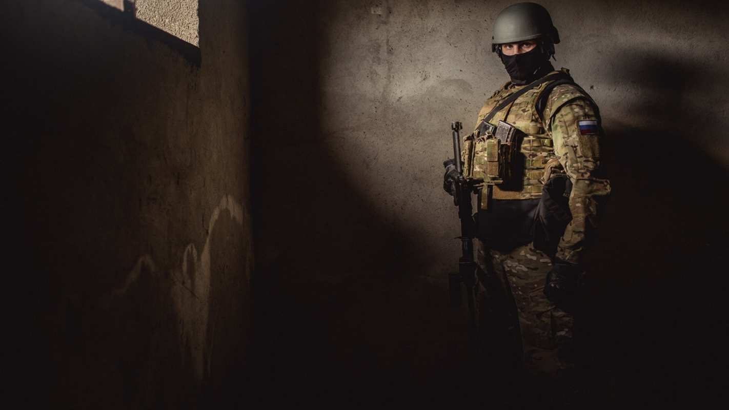 Открытка зеленый человечик  полиция  С днем полиции 