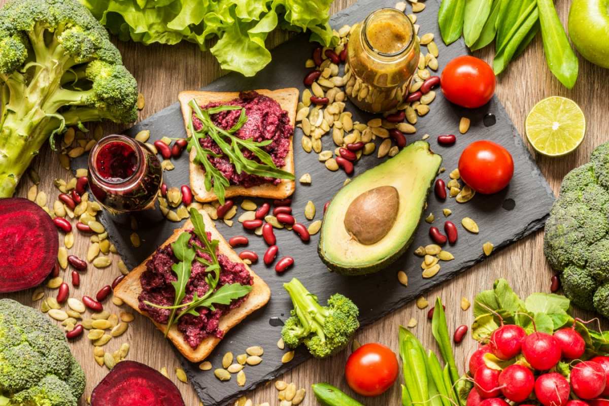 Открытка овощи и гренки  день вегана  С днем вегана 