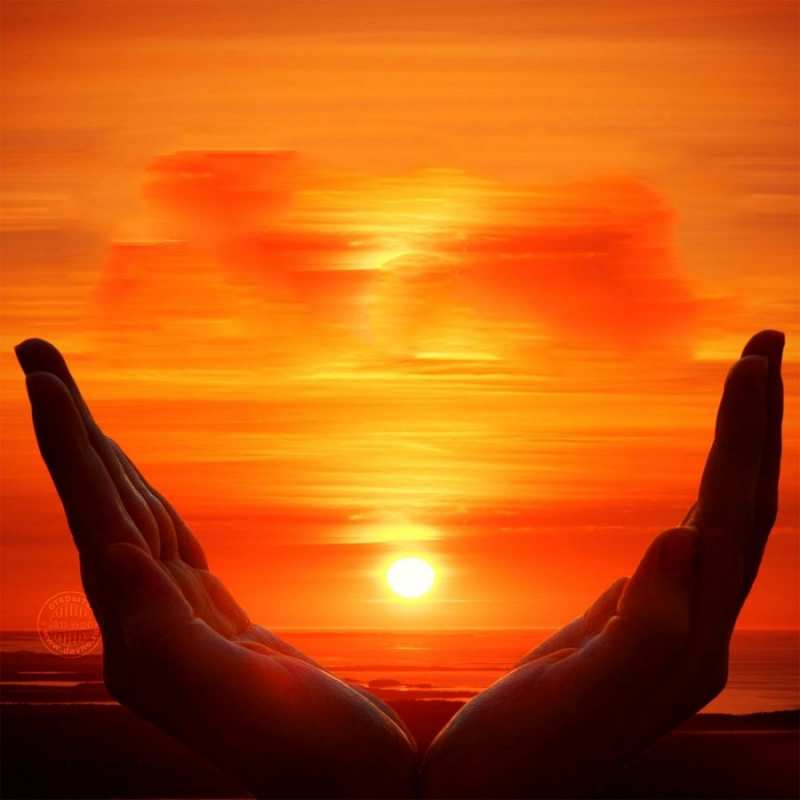 Открытка закат  в руках  Я тебя люблю 