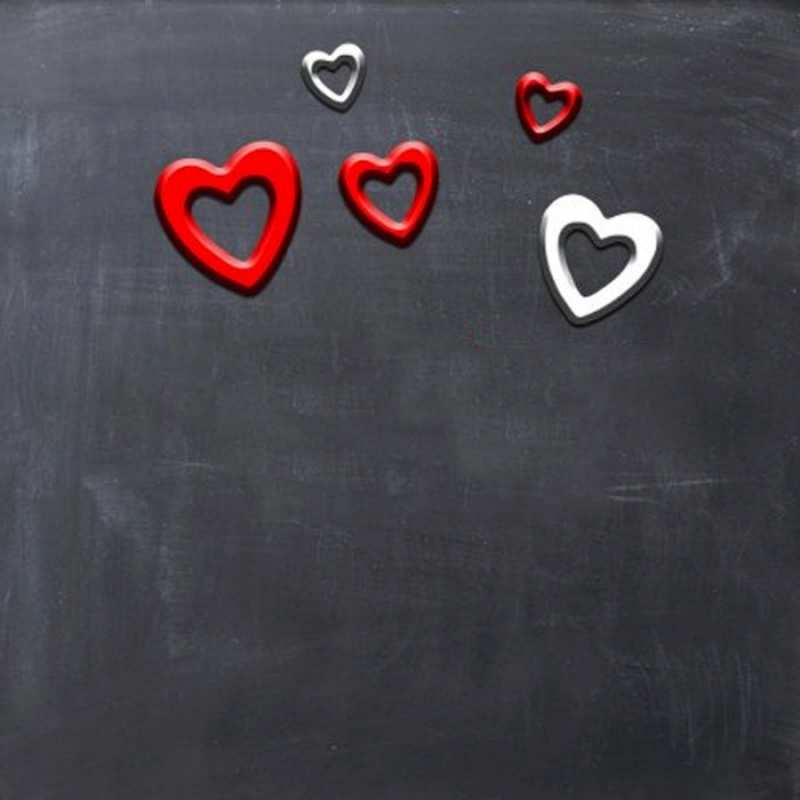 Открытка доска с магнитами в виде сердече  сердечки белые и красные  Я тебя люблю 