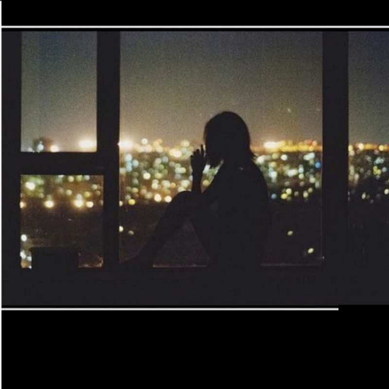 Открытка скучно сидеть одной  у окна  Я по тебе скучаю 