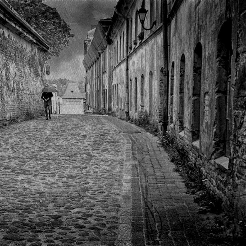 Открытка старый город  зонт  Я тебя люблю 