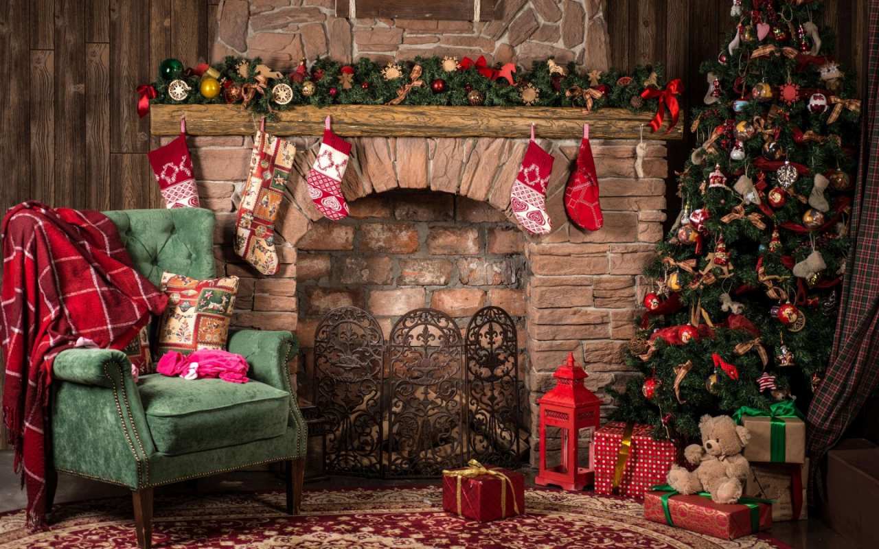 Открытка камин и украшения на рождество  рождество, камин, ель  С рождеством 