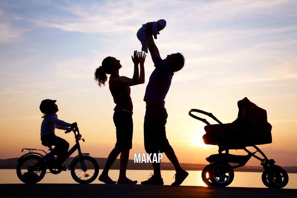 Открытка на каждый день с именем, Макар Главная Коляска, велосипед, семья, небо, закат Прикольная открытка с пожеланием онлайн скачать бесплатно 
