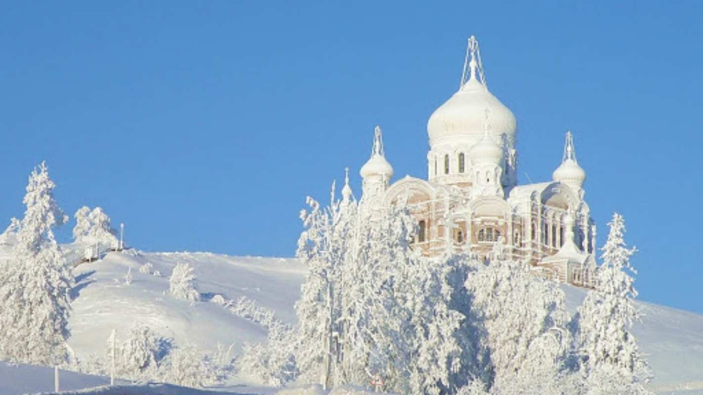 Открытка церковь на горе  храм  С рождеством 